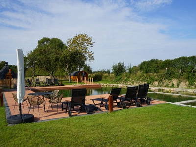 Blick auf den Schwimmteich