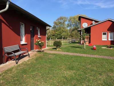 2 moderne Ferienhäuser, 80 qm, bis je max. 4 Pers., überdachte Süd-West-Terrasse inkl. Strandkorb und Grill...