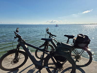 2 Fahrräder an der Ostsee