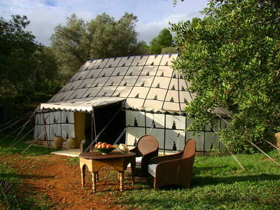 Das Glampingzelt La Jaima ist für 2 bis 4 Personen geeignet