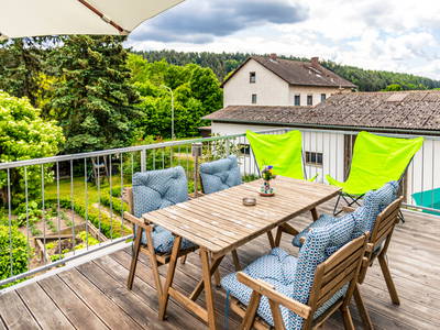 großer Balkon der Wohnung Eiche