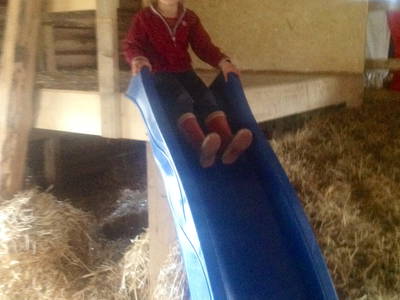Spielboden mit Rutsche