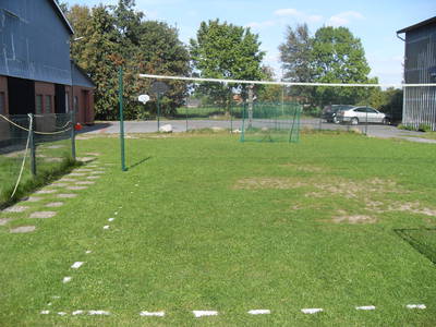 Volleyball, Speed-Badminton oder auch Fußballfeld