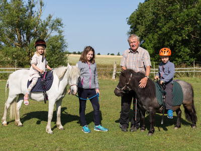 Unsere Ponys Flöckchen und Bumbum