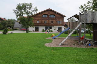 Peterkainhof, Ortsrand von Petting am Waginger See aus Petting