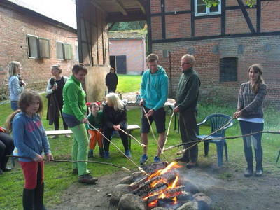 In den Sommerferien gibt es regelmäßige Grillabende!
