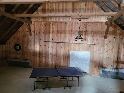 neue Spielscheune mit Tischtennis, Dart, Holzkegelbahn