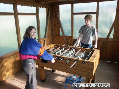 ... und bei schlechtem Wetter einfach ab in unser Gartenhaus zum Kickerrn!