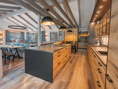 Unser Gemeinschaftshaus - die Klöndeel mit leckeren Weinen, regionalem Eis, Chips und Softgetränken